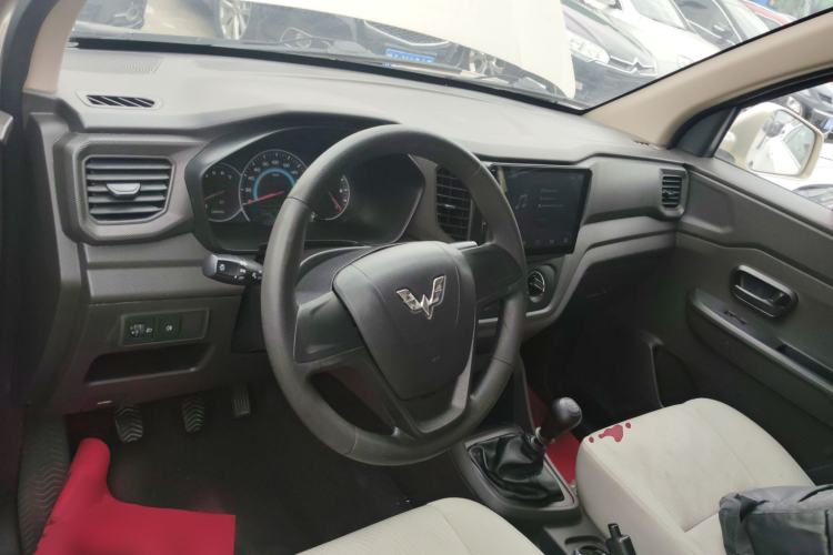 Used Wuling Hongguang V 2019 1.5L Enjoyment Version China VI LAR