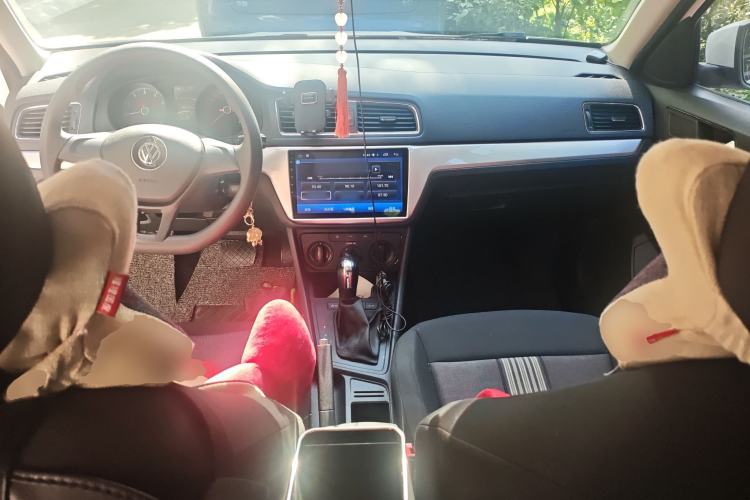 Used Volkswagen Gran Lavida 2015 1.6L Automatic Fashion Edition Center Console