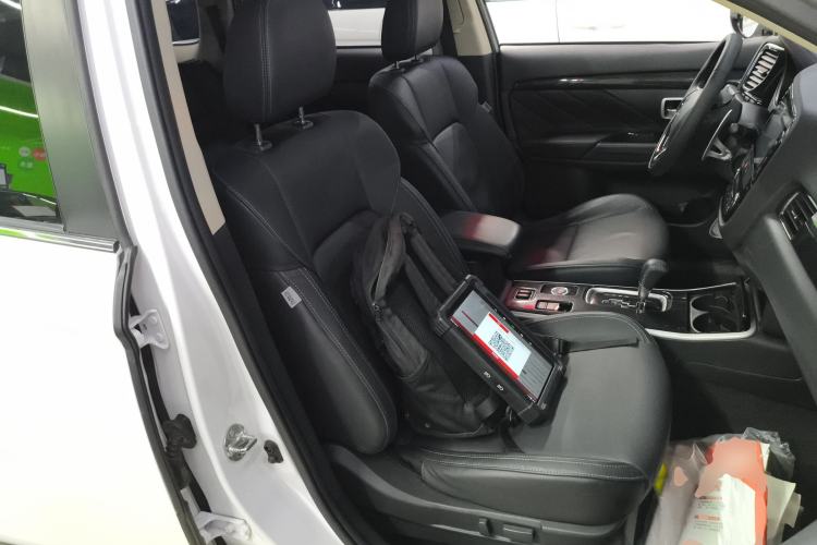 Used Mitsubishi Outlander 2019 2.4L 4x4 Zhi Xiang Edition 7 Seats China V Emission Standard