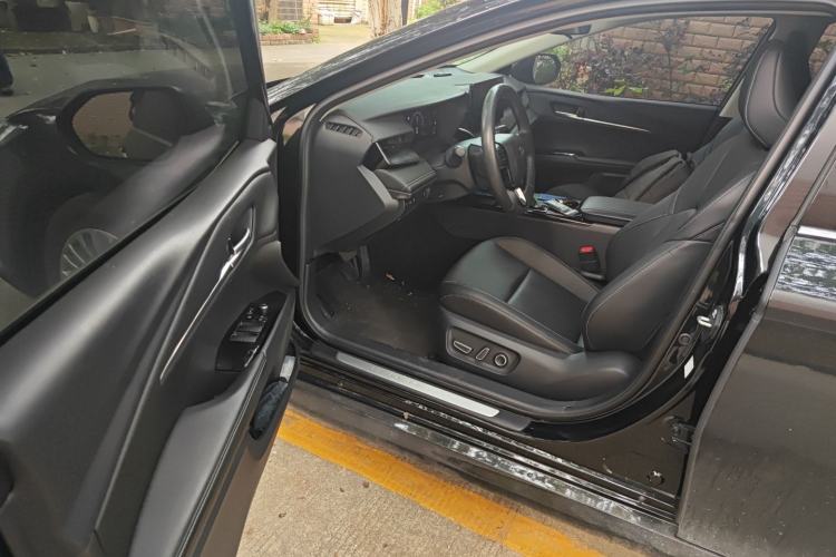 Used Toyota Camry 2024 2.0 GVP Luxury Edition
