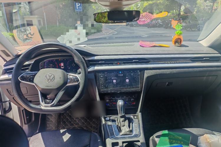 Used Volkswagen FAW-Volkswagen CC 2023 380TSI Striking Edition Center Console