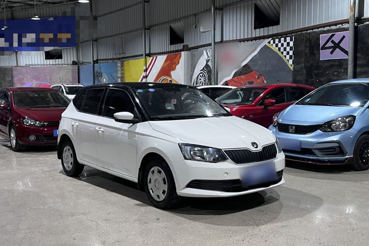 Used Skoda Fabia 2015 1.4L Manual Front-Wheel Drive Model Exterior 6