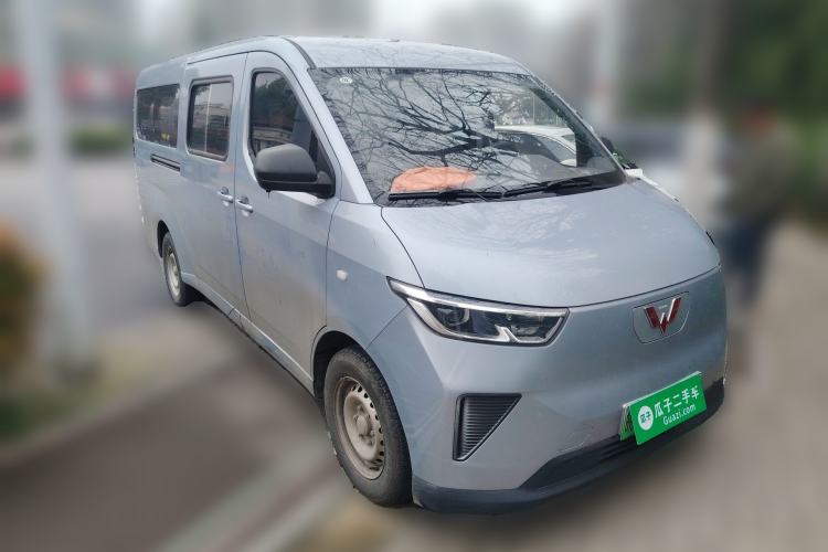 Used Wuling Yangguang 2024 300KM Comfort Version Passenger Van 75kW

