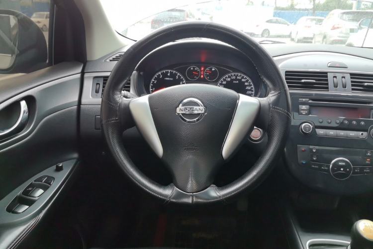 Used Nissan Tiida 2011 1.6T Manual ZhiKu Edition
