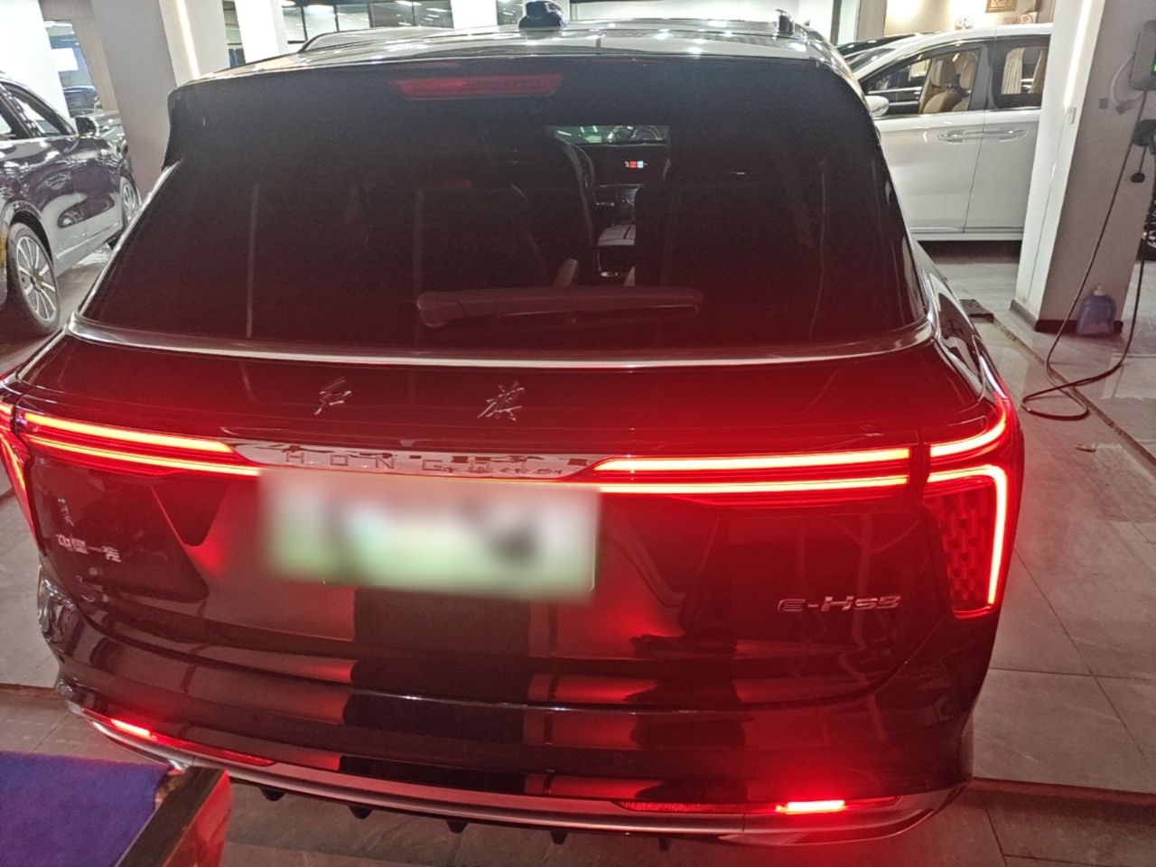 Hongqi E-HS9 2022 690 km Range Flagship Edition Six Seats — снимка 5