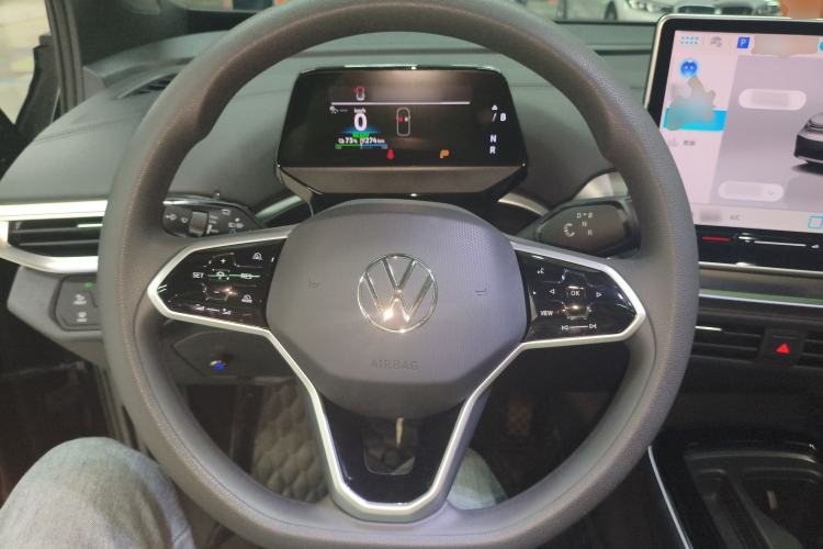 Used Volkswagen ID.4 CROZZ 2025 Pure Edition Steering Wheel