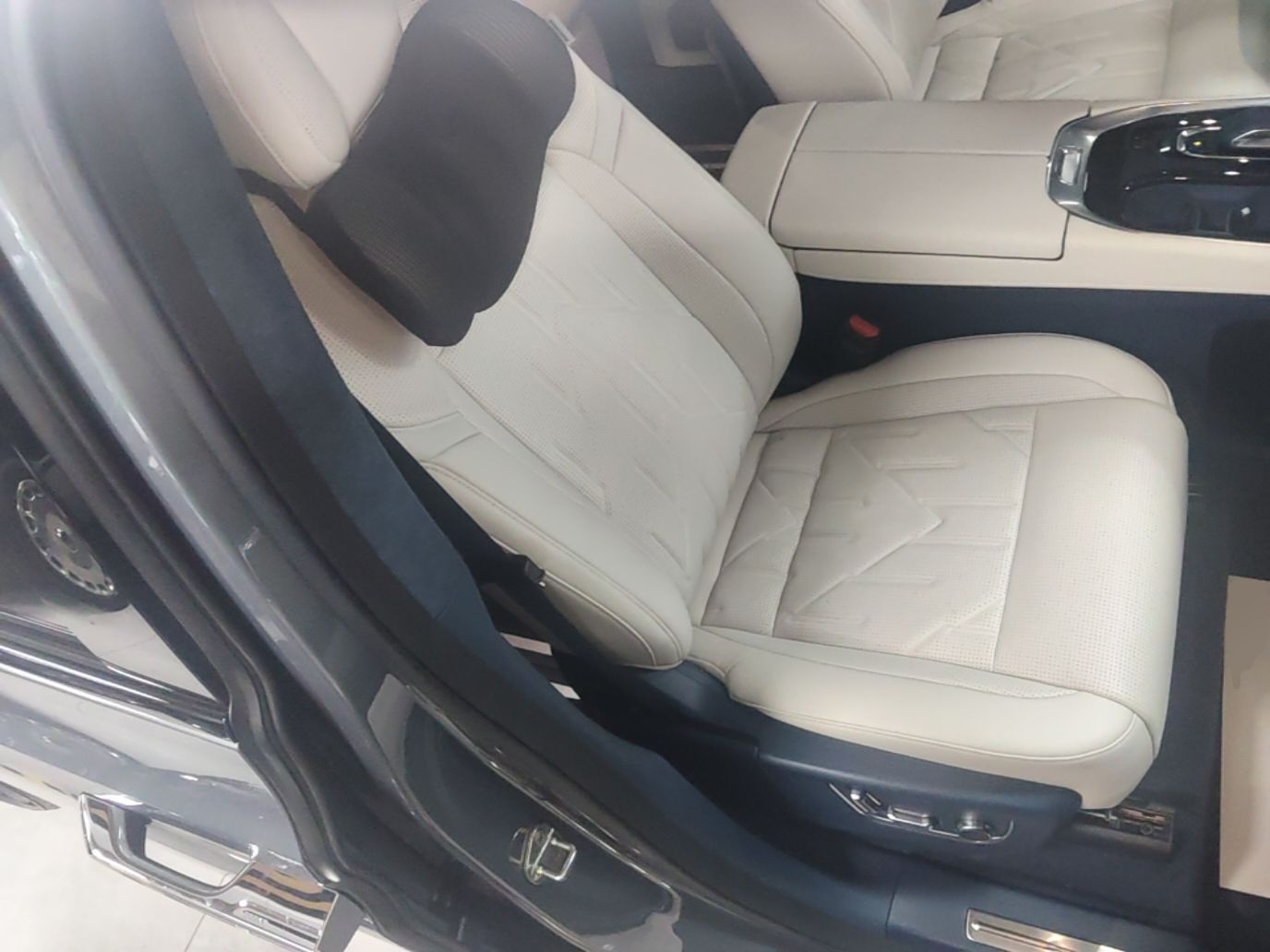 Zeekr 009 2024 7-Seater Walk-Through Version Four-Wheel Drive 108 kWh — снимка 19
