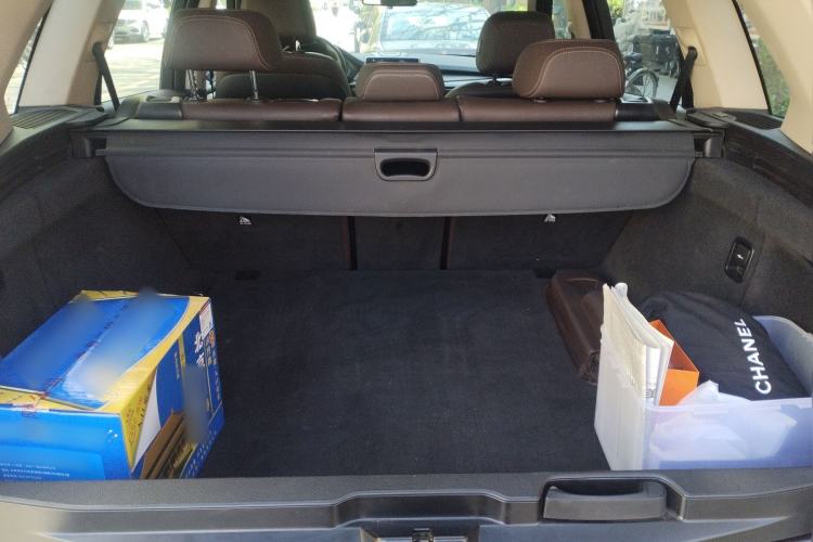 Used BMW X5 2014 xDrive35i Leading Model Trunk