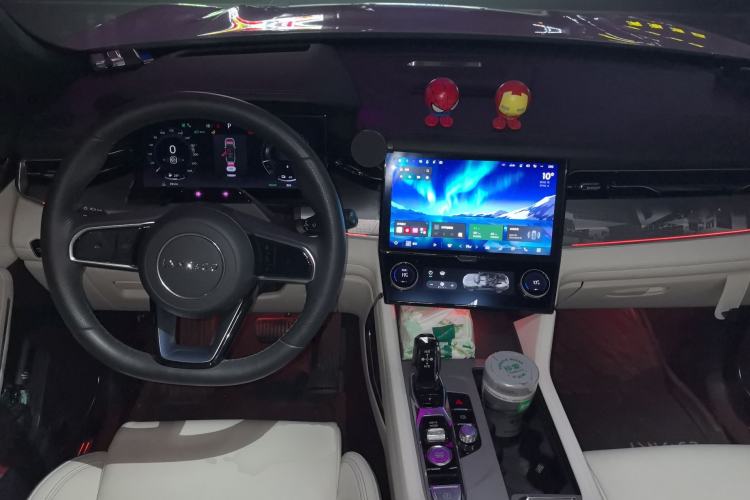 Used Lynk & Co 09 EM-P 2021 2.0T PHEV Ultra Six-Seater Center Console