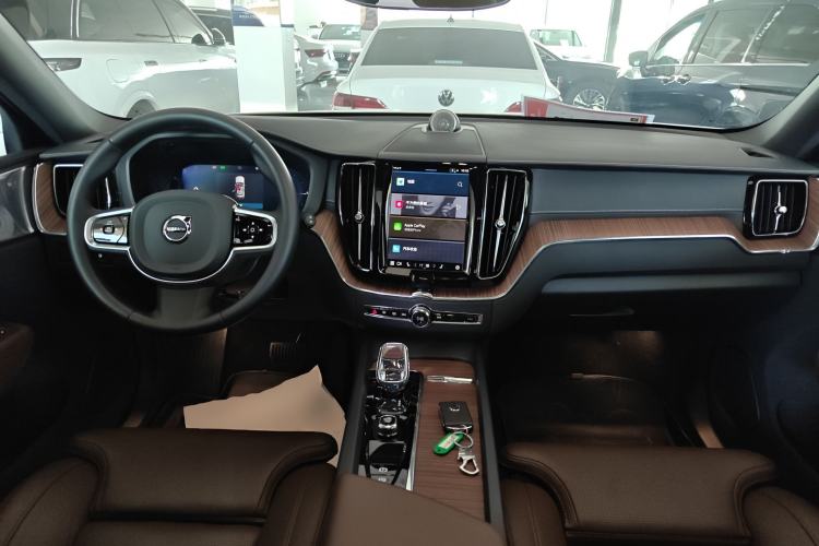 Used Volvo XC60 New Energy 2025 Plug-in Hybrid Long-Range All-Wheel Drive Smart Luxury Edition Center Console