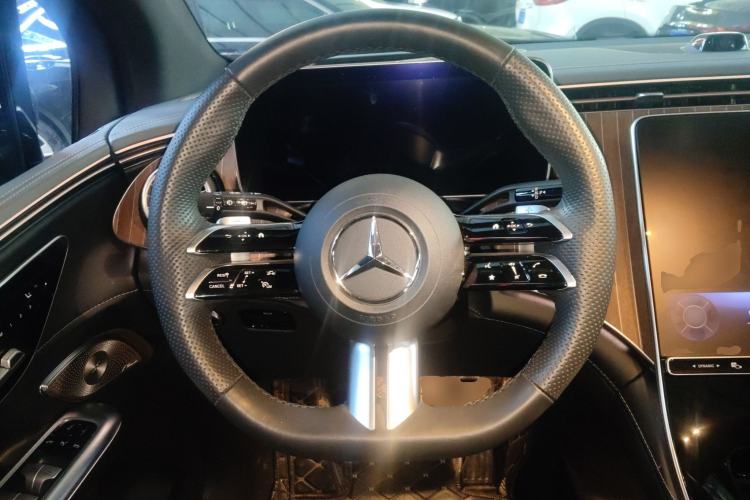 Used Mercedes-Benz EQE SUV 2023 350 4MATIC Luxury Edition Steering Wheel