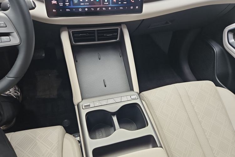 Used BYD Yuan UP 2025 Intelligent Driving Version 401 KM Dynamic Edition Gear Lever