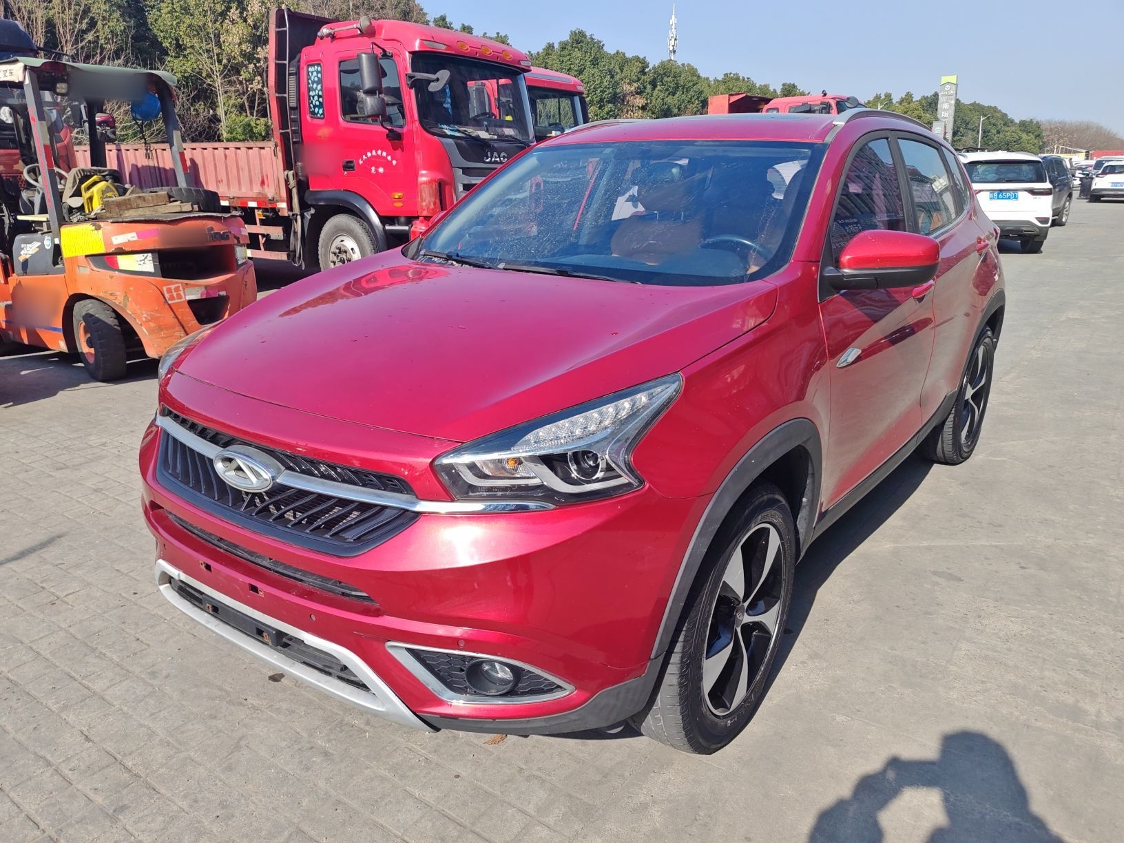 تحت مقدمة السيارة