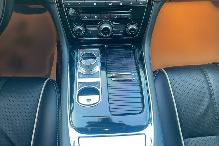 Used Jaguar XJ 2016 XJL 3.0 SC Four-Wheel Drive Panoramic Business Edition