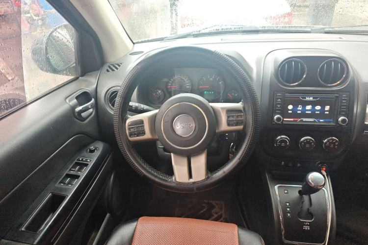 Used Jeep Compass 2011 2.4L four-wheel drive Comfort version