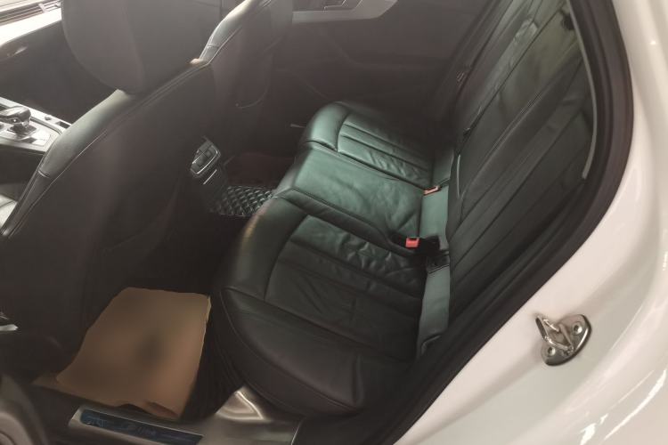 Used Audi A4L 2019 40 TFSI Fashion Edition China VI Emission Standard Left Rear Seat