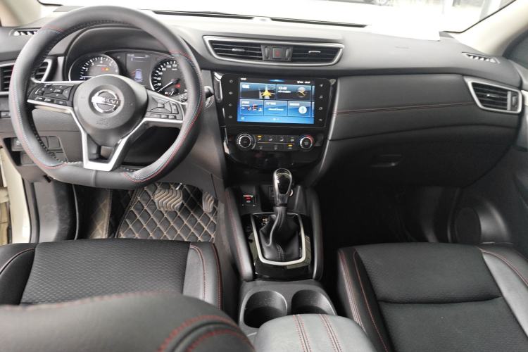 Used Nissan Qashqai 2019 2.0L CVT Luxury Edition Center Console