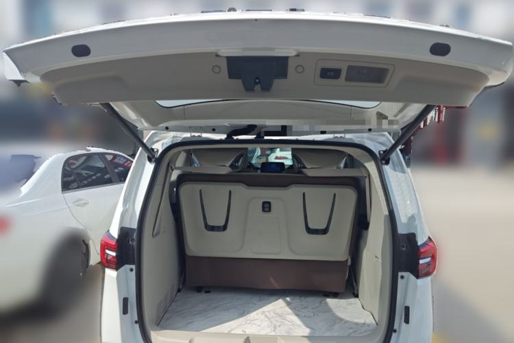 Used Buick GL8 2023 Land Executive Class Comfort Model
