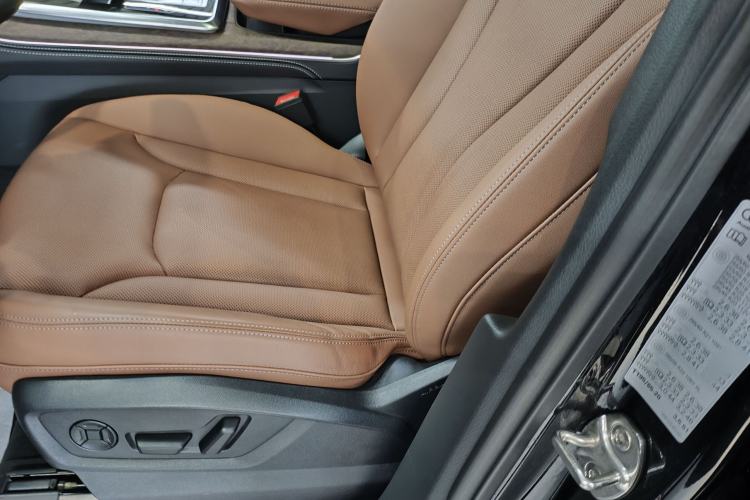 Used Audi Q7 2024 55 TFSI quattro S line Sport model
