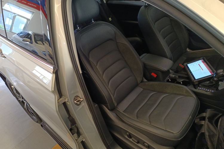 Used Volkswagen Tiguan L 2019 Revised 330TSI Automatic Two-Wheel Drive Smart & Luxury Edition China VI Standard
