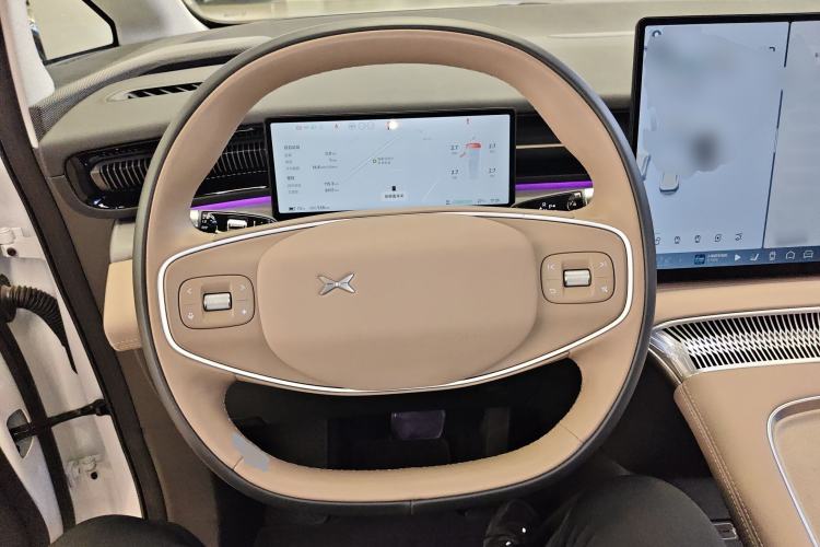 Used XPeng X9 2025 740 Ultra-Long Range Max Steering Wheel