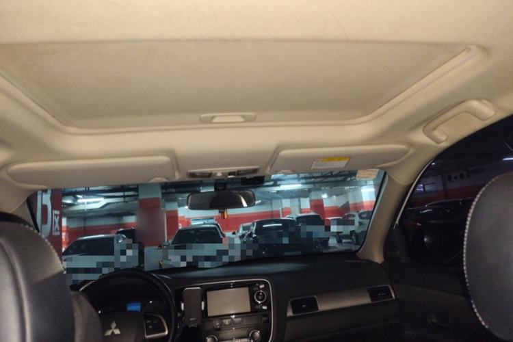 Used Mitsubishi Outlander 2014 2.4L 4x4 Deluxe Value Edition 5 Seats Headliner