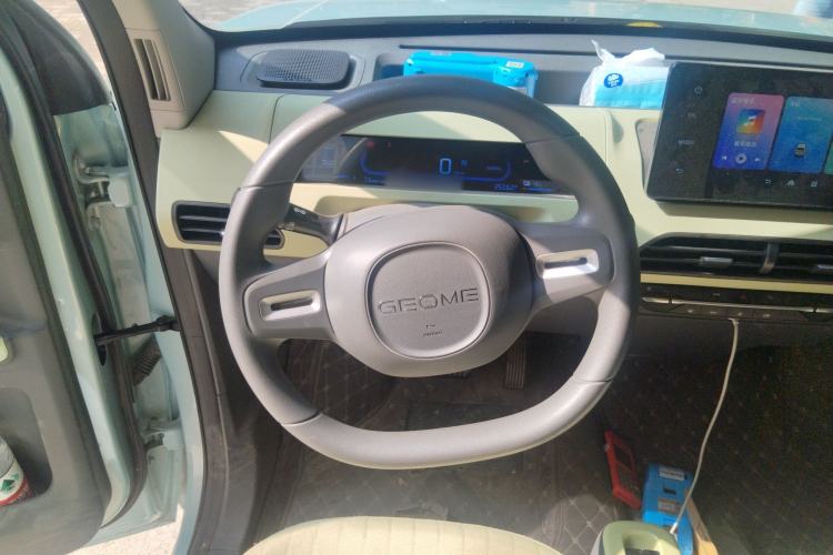 Used Geely Galaxy Panda 2023 Panda Mini 200km Endurance Bear Steering Wheel