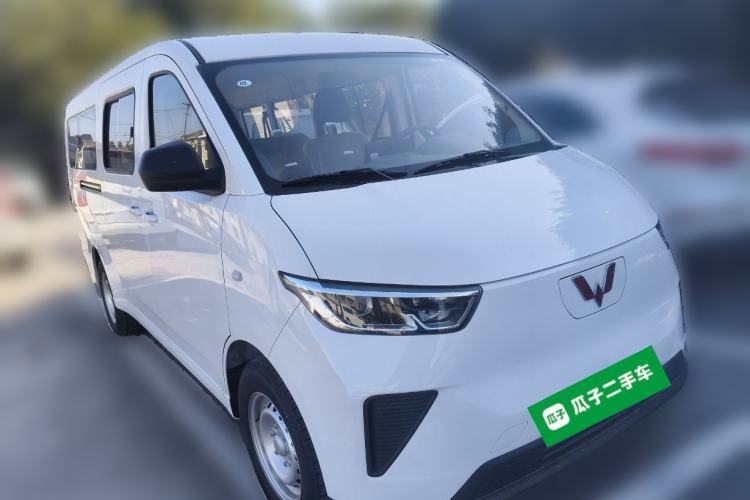 Used Wuling Yangguang 2024 300KM Comfort Version Passenger Van 75kW