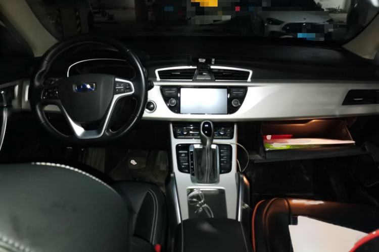 Used Geely Auto Emgrand X7 Sport 2018 1.8TD Automatic Two-Wheel Drive Smart Connect 4G Internet Edition Interior 2