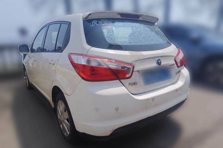 Used Venucia R50 2015 1.6L Automatic Fashion Edition
