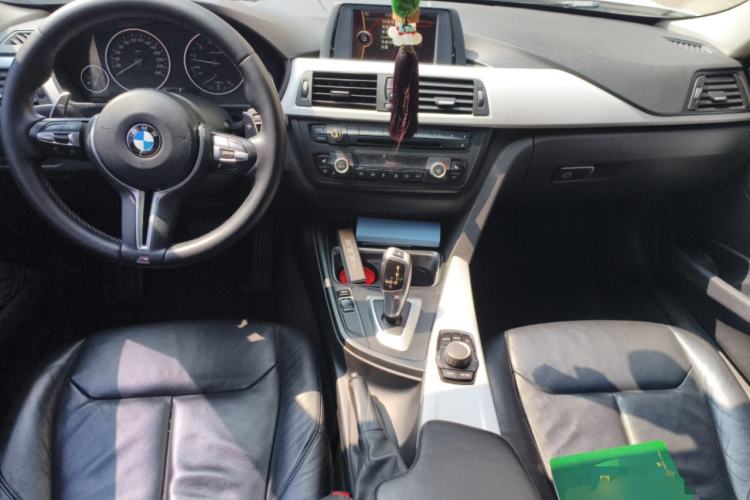 Used BMW 3 Series 2013 320i Sport Edition Center Console