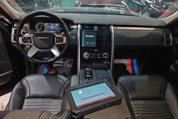 Used Land Rover Discovery 2023 360 PS R-Dynamic SE
