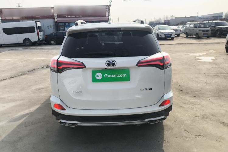 Used Toyota RAV4 2016 2.0L CVT Two-Wheel Drive Fashion Edition China V Standard
