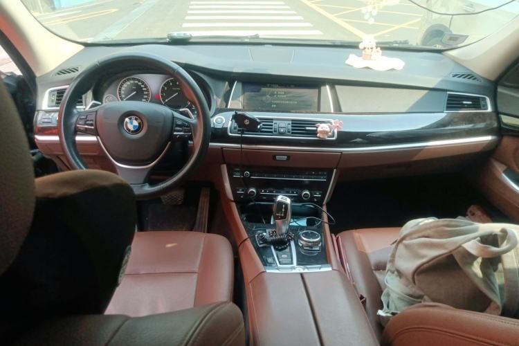 Used BMW 5 Series GT 2014 535i Leading Model Center Console