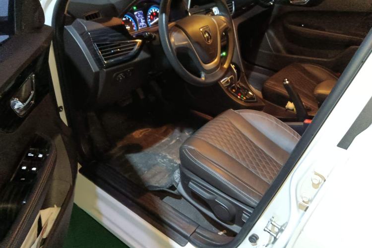 Used Baojun 630 2016 1.5L automatic comfort version
