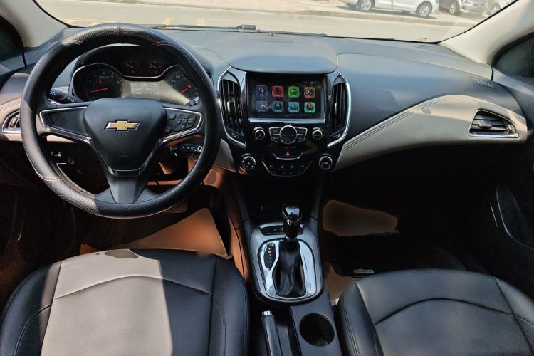 Used Chevrolet Cruze 2015 1.5L Automatic Luxury Edition Center Console