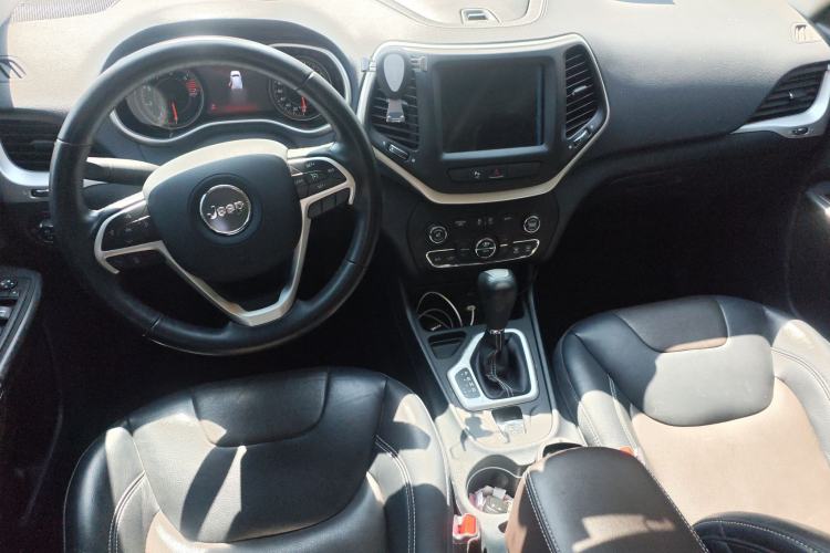 Used Jeep Cherokee 2017 2.0L Superior Edition