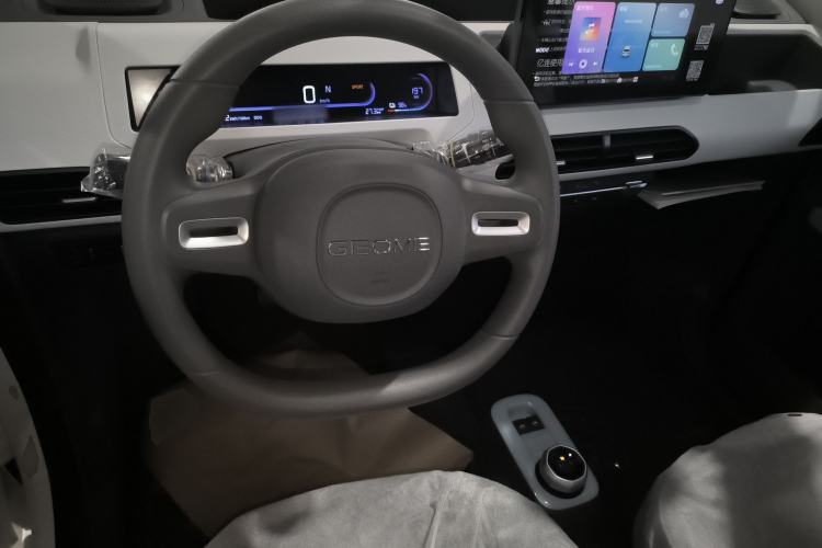 Used Geely Galaxy Panda 2024 Panda Mini 200km Endurance Bear Steering Wheel