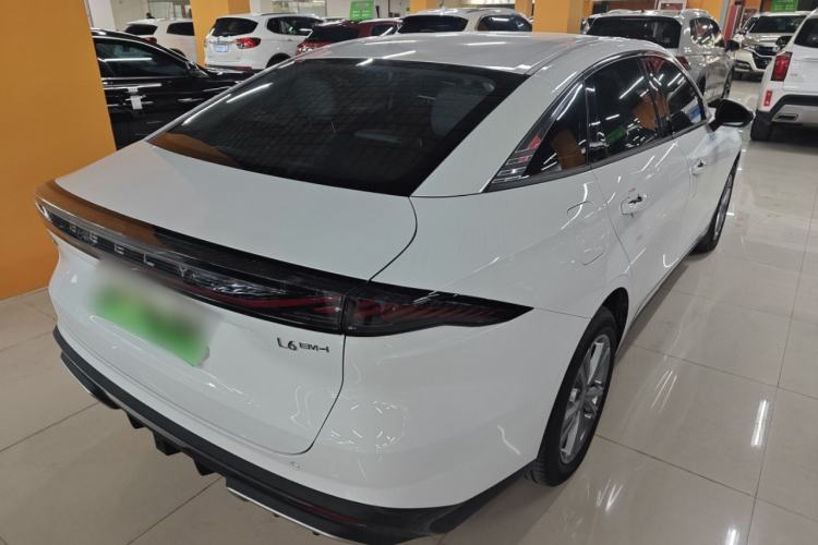 Used Geely Galaxy L6 2025 EM-i 140km Long-Range Version
