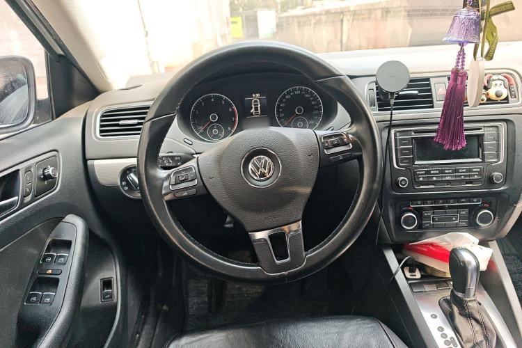Used Volkswagen Sagitar 2014 1.4TSI Automatic Luxury Model Steering Wheel