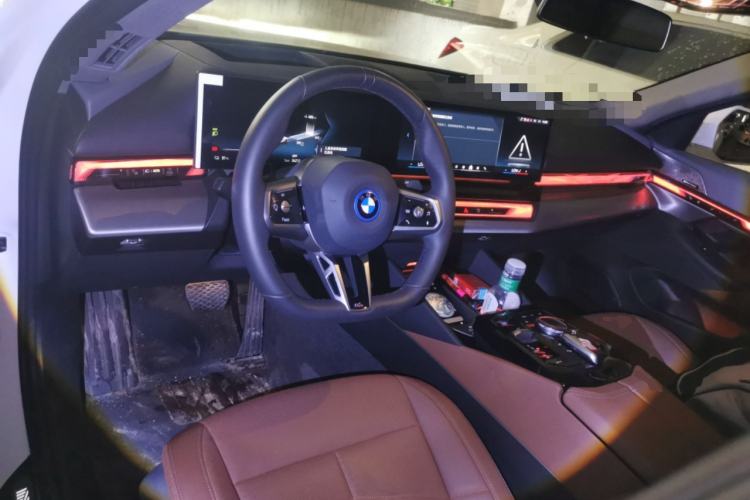 Used BMW i5 2025 eDrive 40L M Sport Package Center Console