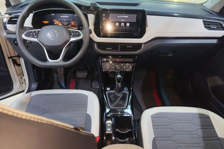 Used Volkswagen Tharu 2025 New Sharp 1.5L Ambitious Edition Center Console