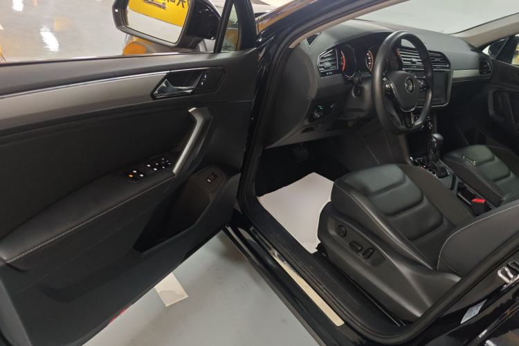 Used Volkswagen Tiguan L 2019 Revised 330TSI Automatic Two-Wheel Drive Smart & Luxury Edition China VI Standard
