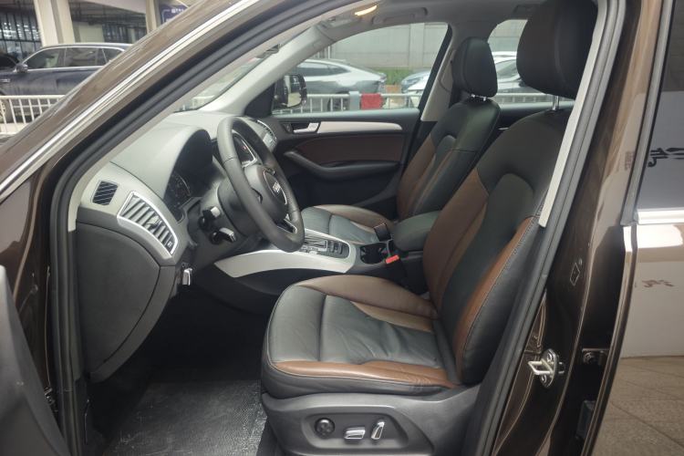 Used Audi Q5 2017 Plus 40 TFSI Technology Model
