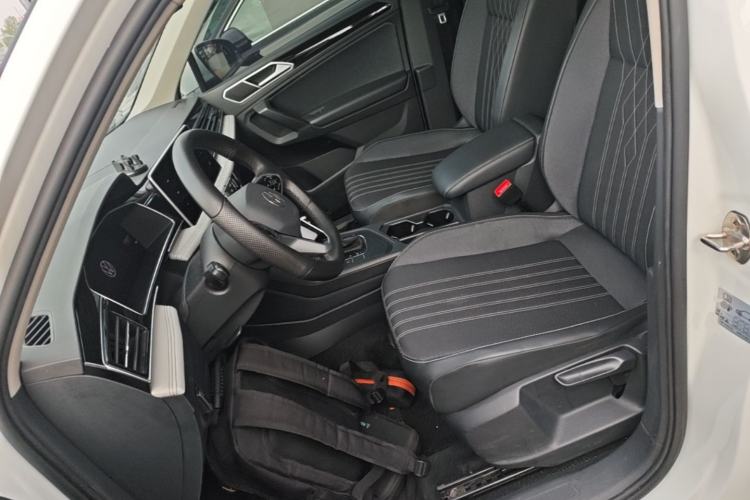 Used Volkswagen Tiguan L 2023 330TSI Automatic Two-Wheel Drive Comfort Edition Left Front Seat