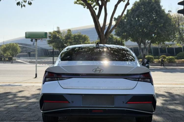 Used Hyundai Elantra 2023 1.5L CVT LUX Prestige Edition
