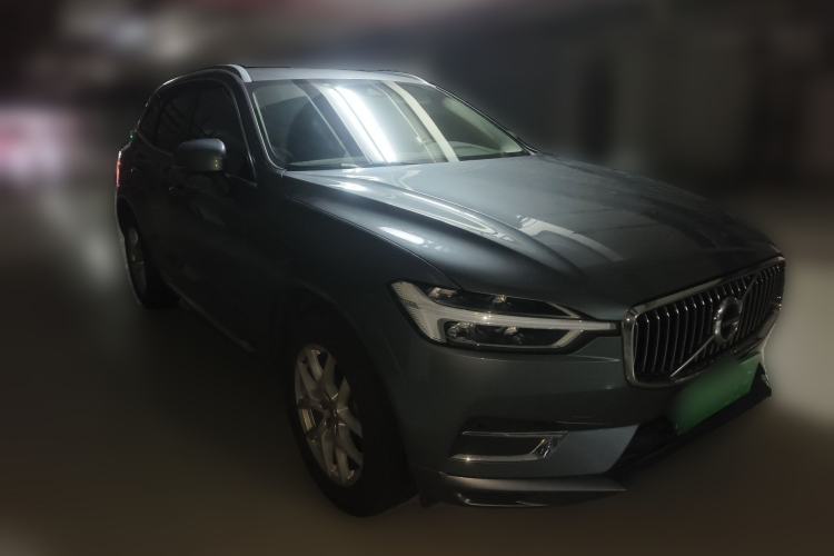Used Volvo XC60 2020 T5 4x4 Zhiyi Luxury Edition Front Right 45 Deg