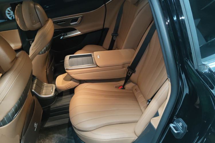 Used Mercedes-Benz E-Class New Energy 2024 E 350 e L Plug-in Hybrid Sedan
