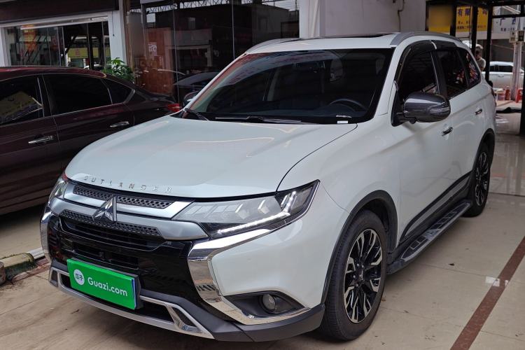 Used Mitsubishi Outlander 2019 2.4L Two-Wheel Drive ZhiXing Version 5 Seats China V Emission Standard