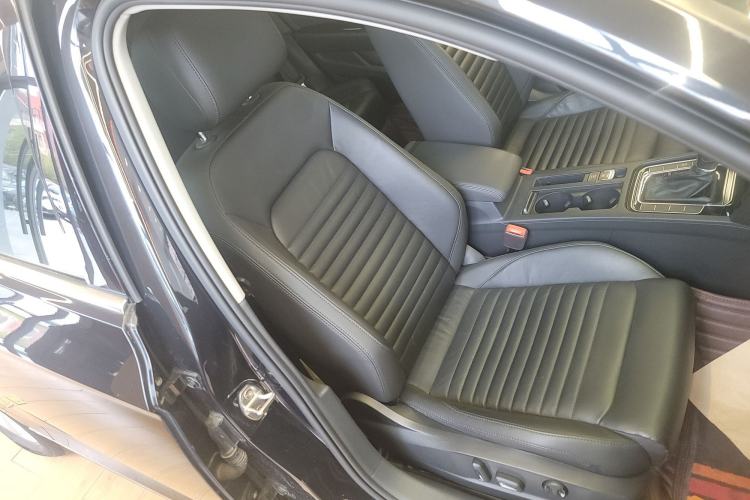 Used Volkswagen Magotan 2019 330TSI DSG Leading Model China VI Standard Right Front Seat